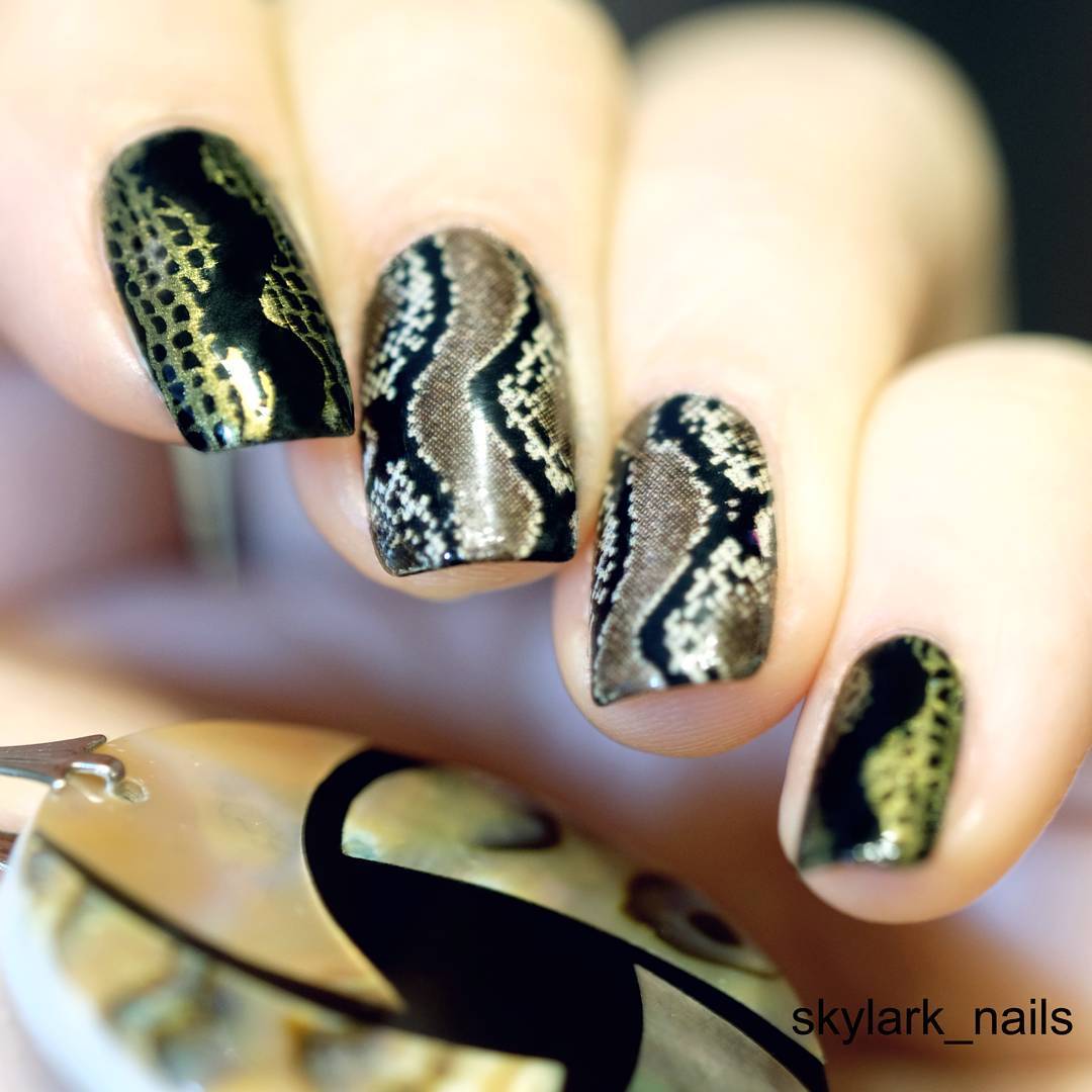 Змеи на ногтях: Рита Ора показала стильный и необычный дизайн ногтей на осень | theGirl