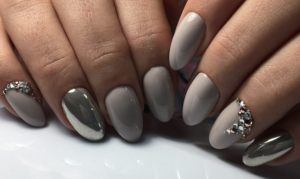 Темный маникюр - идеи дизайнов серого маникюра 2022 года на короткие и длинные ногти