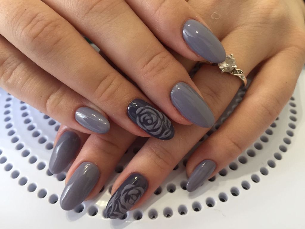 Темный маникюр - идеи дизайнов серого маникюра 2022 года на короткие и длинные ногти