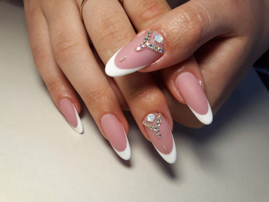 Ногти френч - фото новинок дизайнов французского маникюра в 2022-2023 году