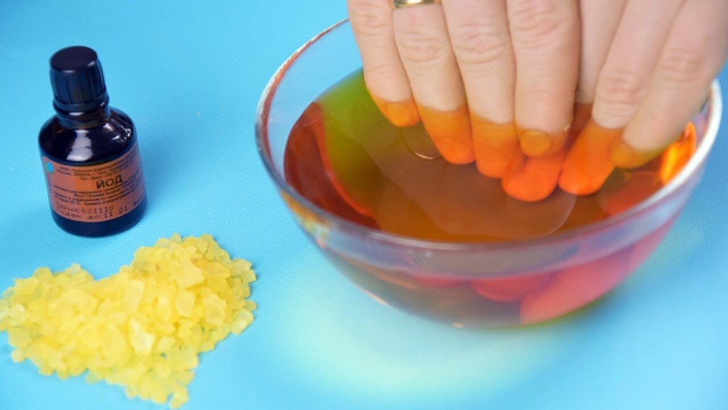 Рецепты ванночек для укрепления и роста ногтей в домашних условиях - Ванночка с йодом и солью