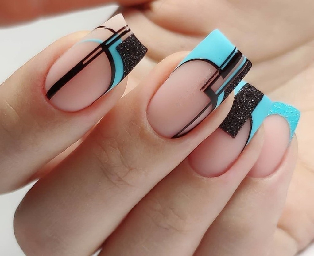 Стильный дизайн ногтей - разновидности красивого и простого маникюра