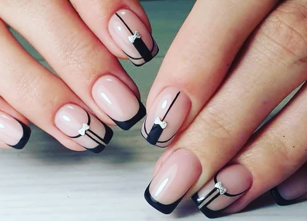 Ногти френч - фото новинок дизайнов французского маникюра в 2022-2023 году