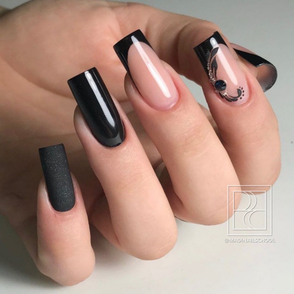 Ногти френч - фото новинок дизайнов французского маникюра в 2022-2023 году