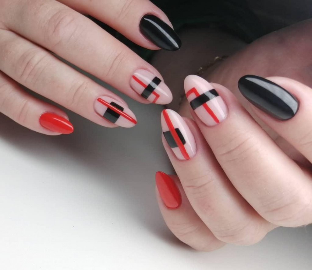 Новинки маникюра 2022-2023: дизайн ногтей с красным гель-лаком