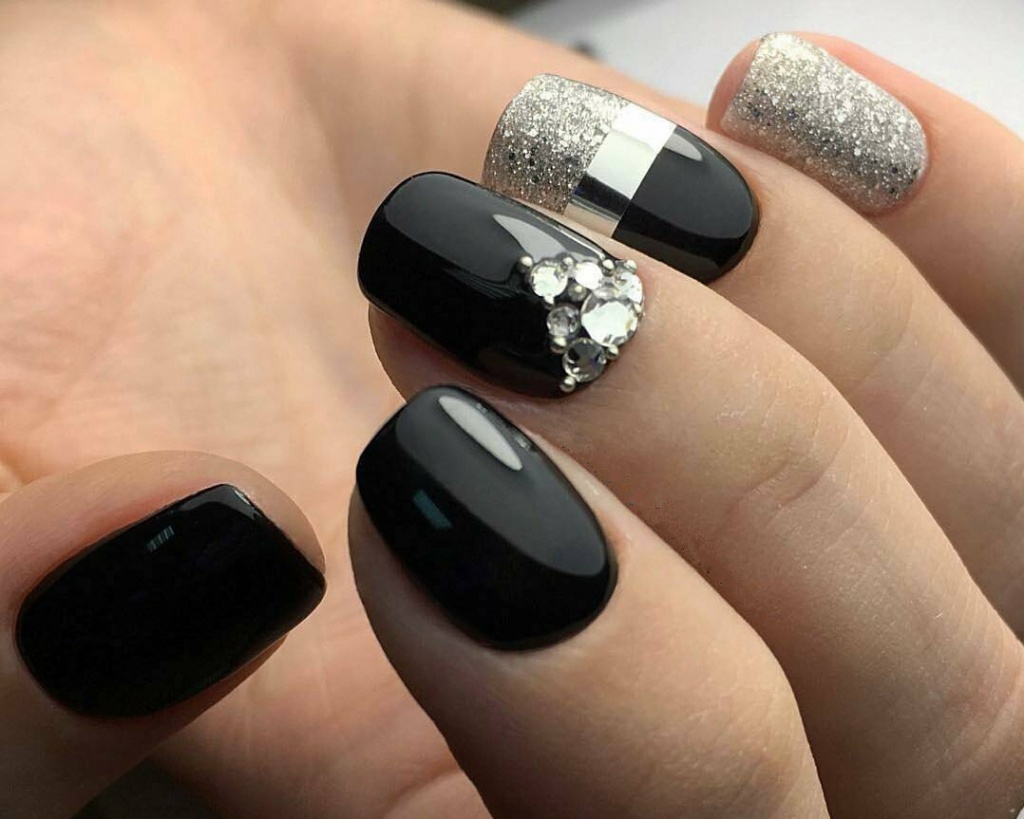 Темный маникюр - идеи дизайнов серого маникюра 2022 года на короткие и длинные ногти