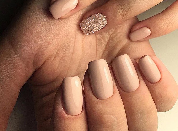 Однотонный маникюр – нейл-дизайн 2022 в один цветовой тон