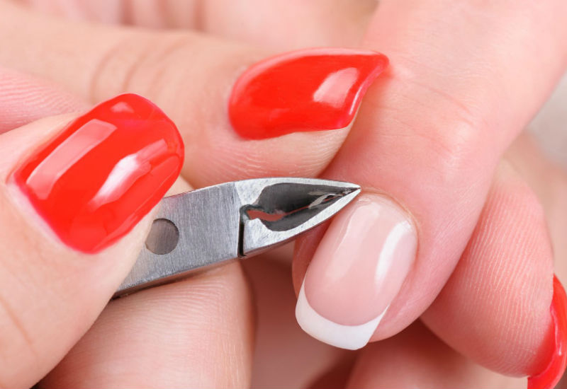 самый актуальный на сегодняшний день маникюр - Обрезной маникюр