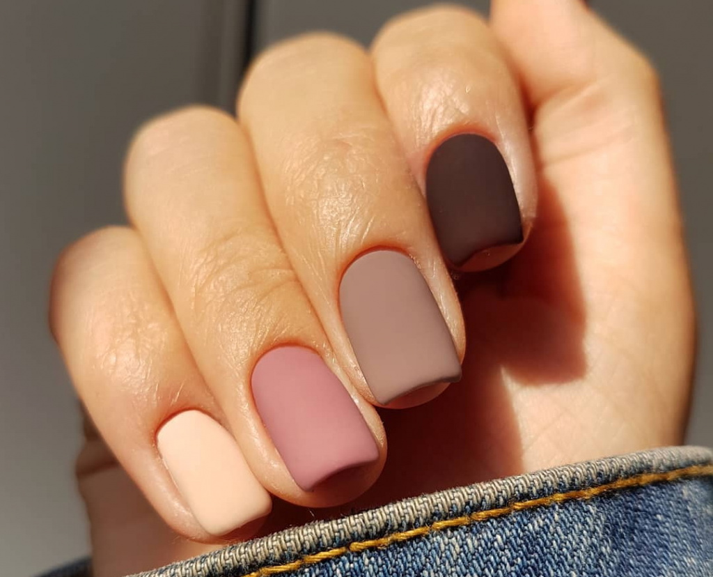 Однотонный маникюр – нейл-дизайн 2022 в один цветовой тон