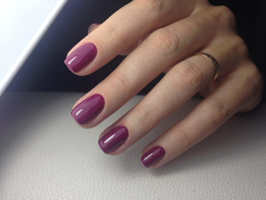 Однотонный маникюр – нейл-дизайн 2022 в один цветовой тон