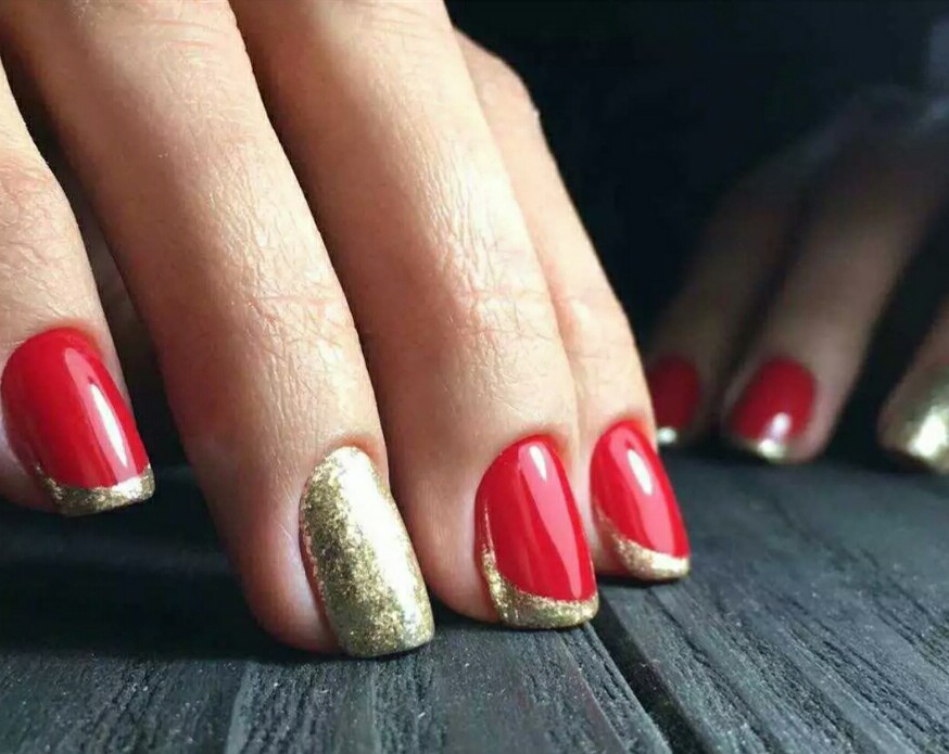 Новинки маникюра 2022-2023: дизайн ногтей с красным гель-лаком