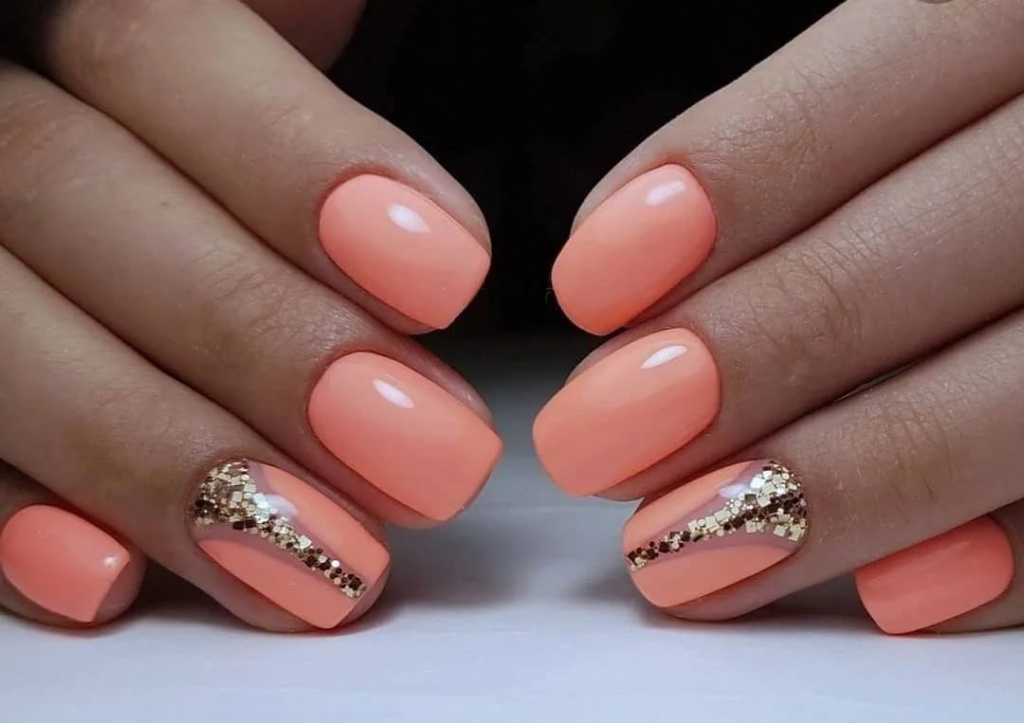 коралловый цвет с золотистым оттенком