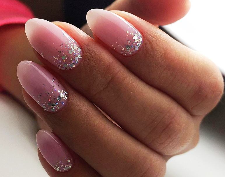 Маникюр с блестками - виды материала, особенности и техники нанесения - фото