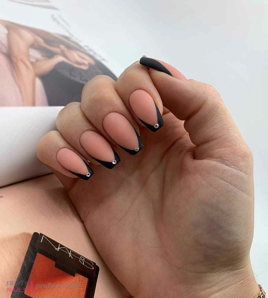 Ногти френч - фото новинок дизайнов французского маникюра в 2022-2023 году