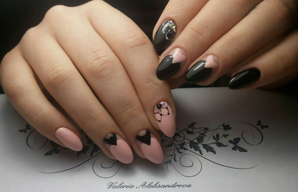 Ногти френч - фото новинок дизайнов французского маникюра в 2022-2023 году