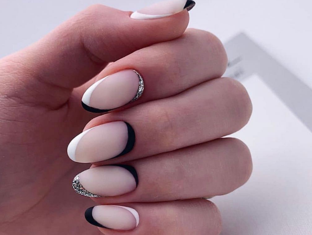 Красивый маникюр бело-розовый французский маникюр 2022 новинки