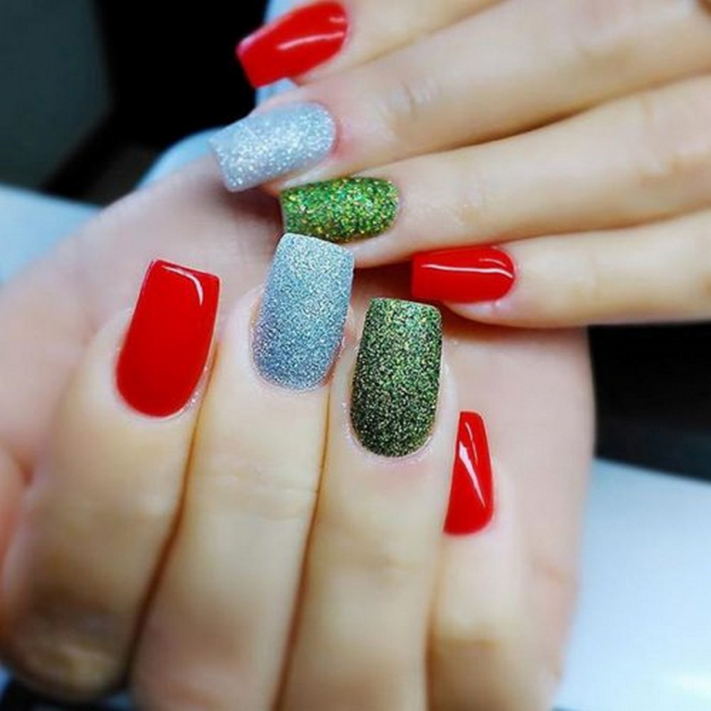 Новинки маникюра 2022-2023: дизайн ногтей с красным гель-лаком
