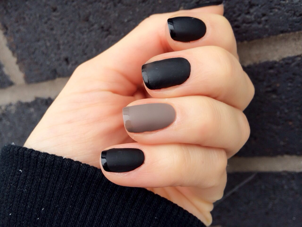 Темный маникюр - идеи дизайнов серого маникюра 2022 года на короткие и длинные ногти