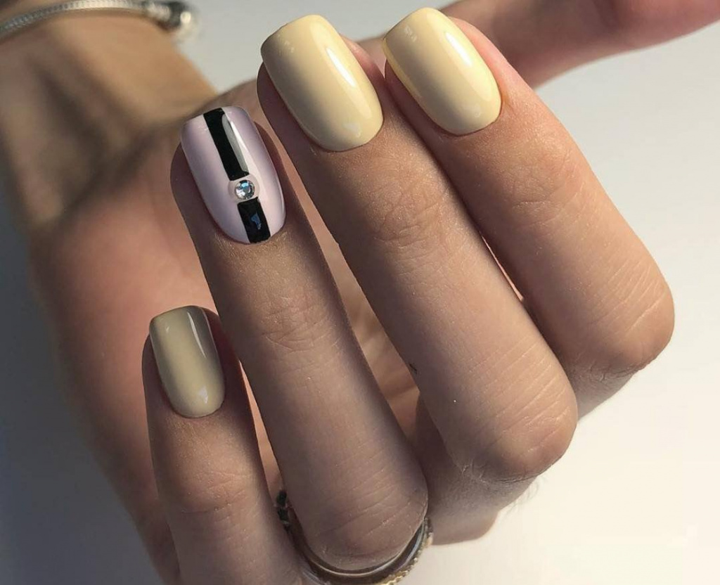 Однотонный маникюр – нейл-дизайн 2022 в один цветовой тон