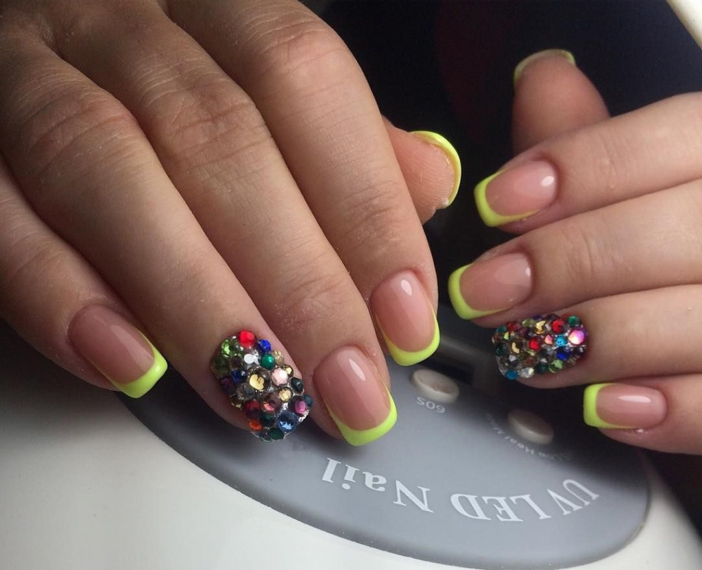 Ногти френч - фото новинок дизайнов французского маникюра в 2022-2023 году