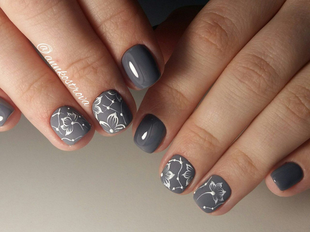 Фото темного маникюра - идеи дизайнов серого маникюра 2022 года на короткие и длинные ногти