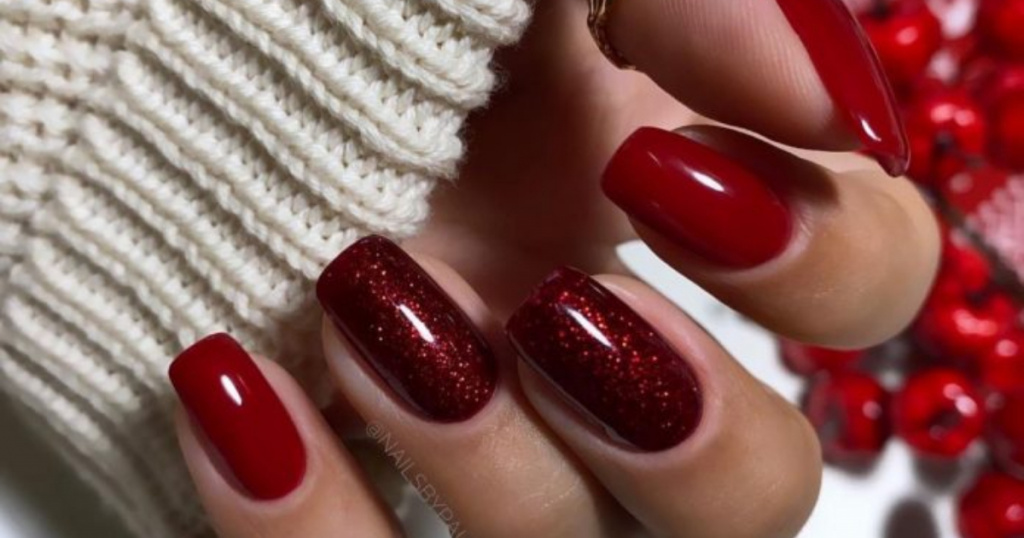 Новинки маникюра 2022-2023: дизайн ногтей с красным гель-лаком