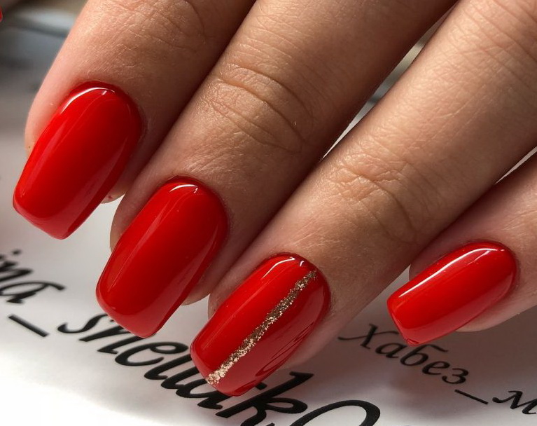Новинки маникюра 2022-2023: дизайн ногтей с красным гель-лаком