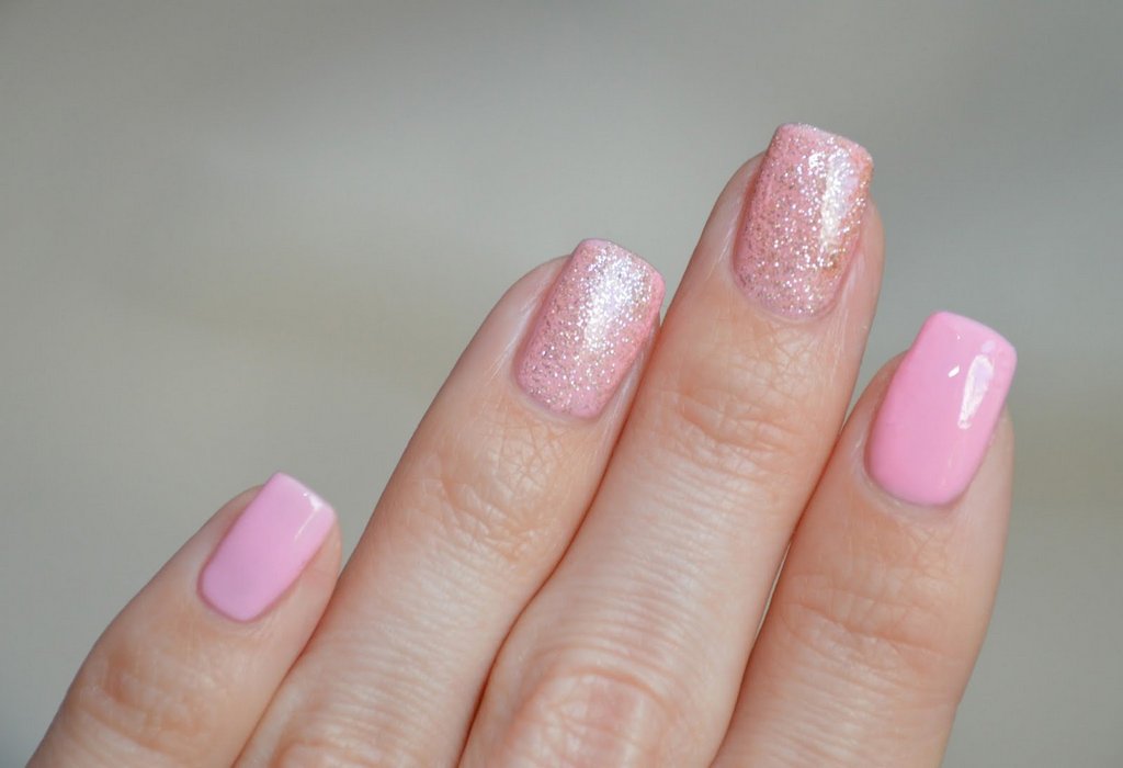 розовый маникюр - Розовые ногти обычно плохо видны