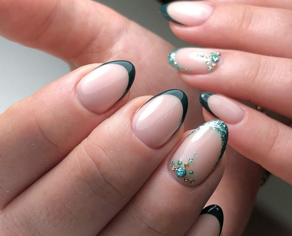 Ногти френч - фото новинок дизайнов французского маникюра в 2022-2023 году