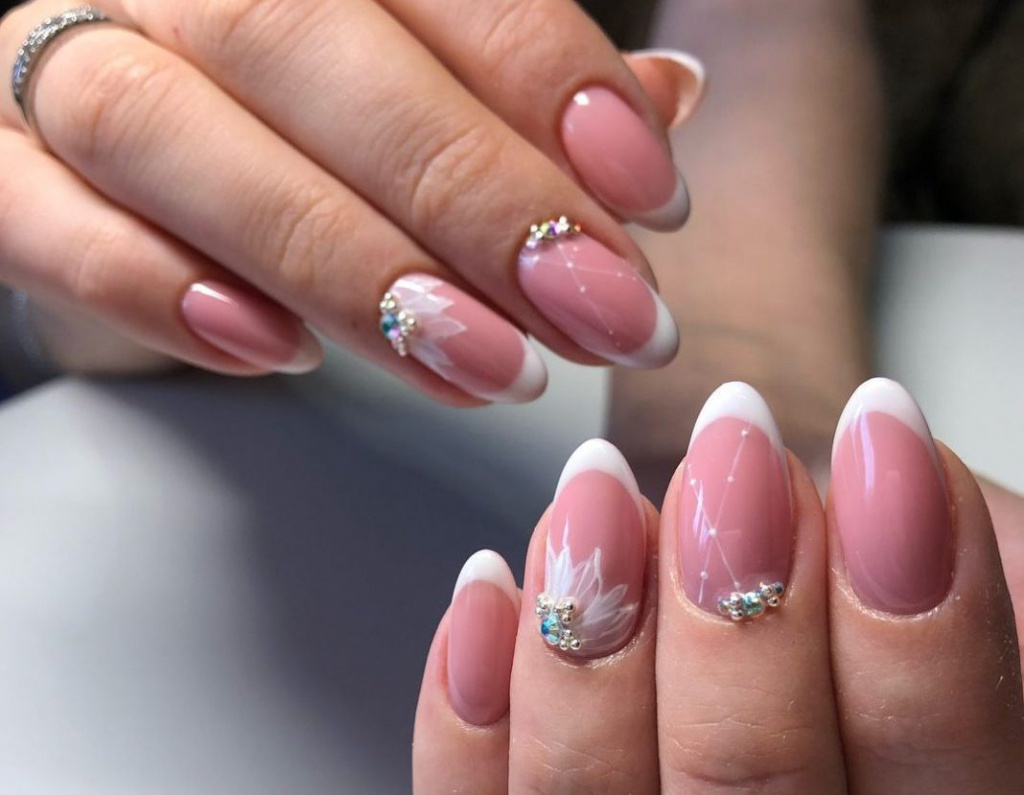 Ногти френч - фото новинок дизайнов французского маникюра в 2022-2023 году