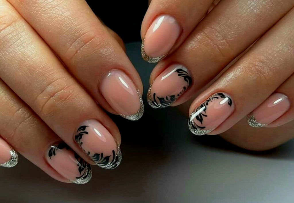 Ногти френч - фото новинок дизайнов французского маникюра в 2022-2023 году