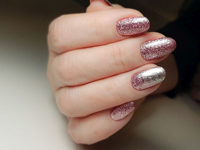 Маникюр с блестками - виды материала, особенности и техники нанесения - фото