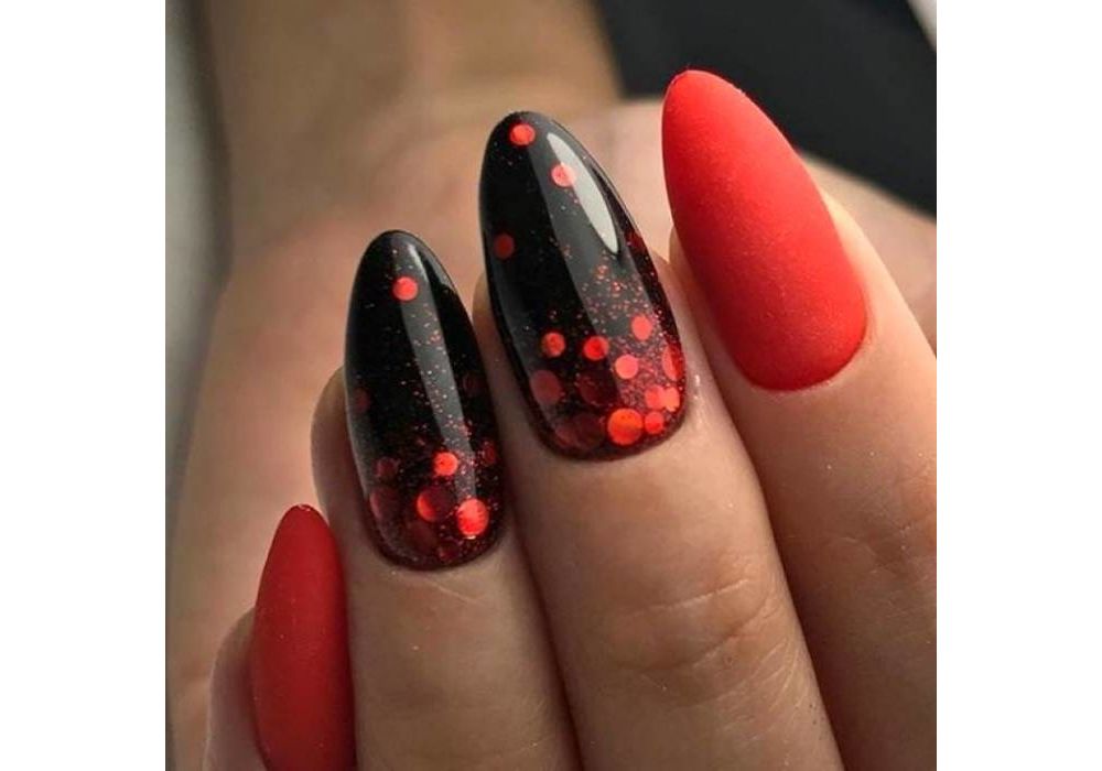 Новинки маникюра 2022-2023: дизайн ногтей с красным гель-лаком