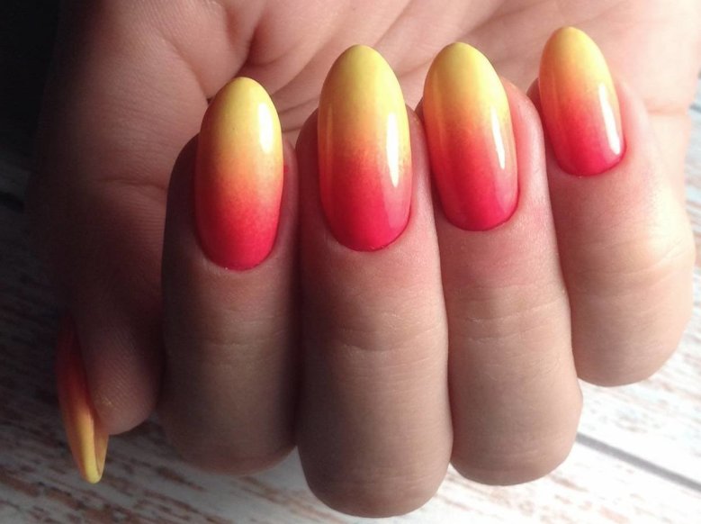 Новинки маникюра 2022-2023: дизайн ногтей с красным гель-лаком