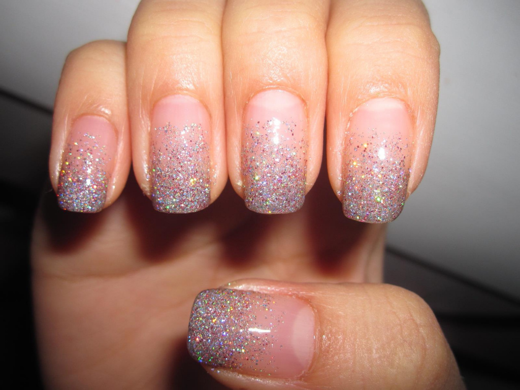 Маникюр с блестками - виды материала, особенности и техники нанесения - фото