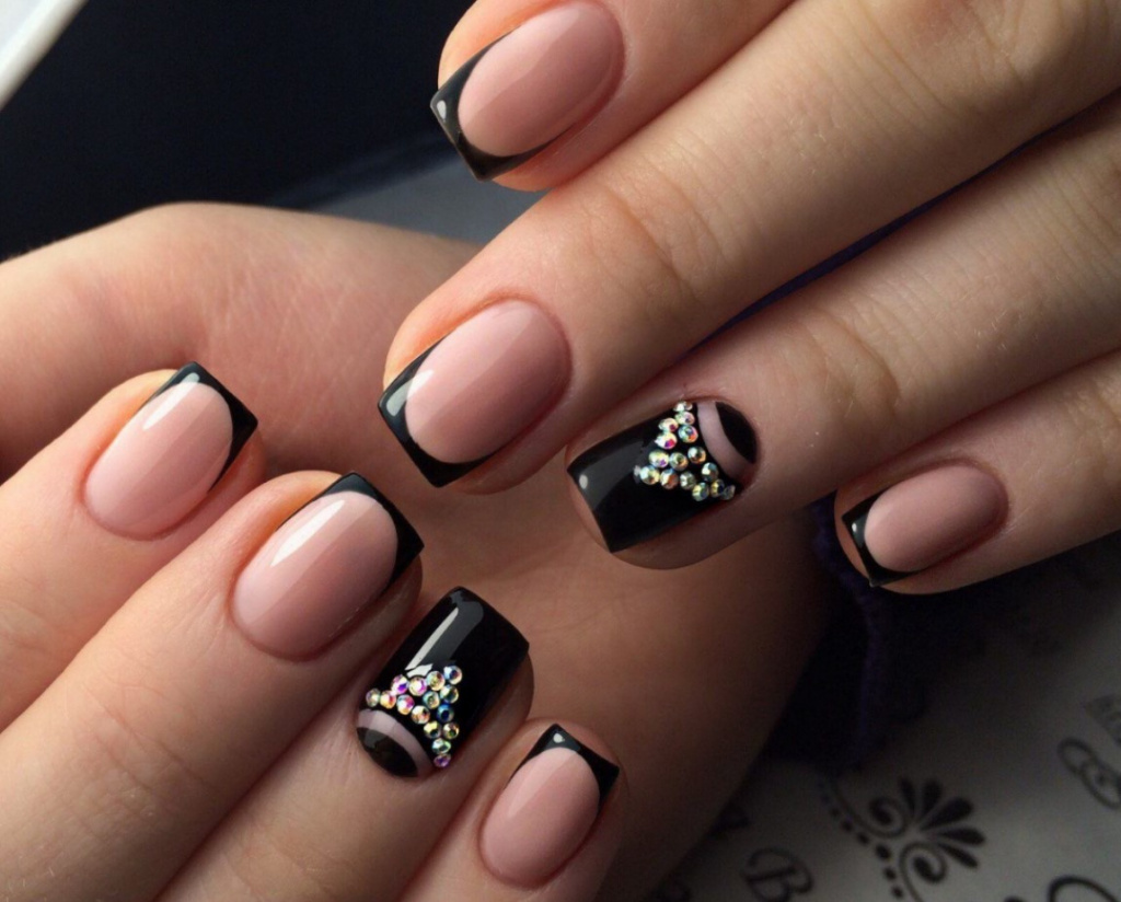 Ногти френч - фото новинок дизайнов французского маникюра в 2022-2023 году