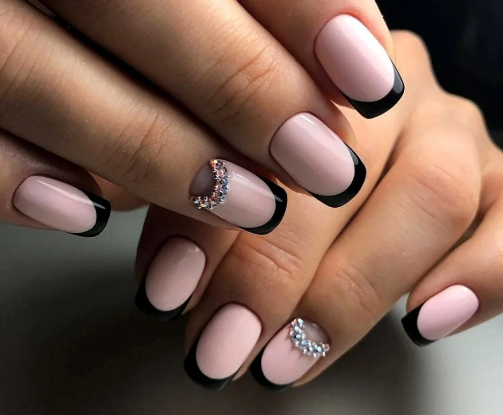 Ногти френч - фото новинок дизайнов французского маникюра в 2022-2023 году