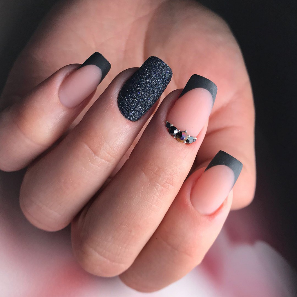 Ногти френч - фото новинок дизайнов французского маникюра в 2022-2023 году