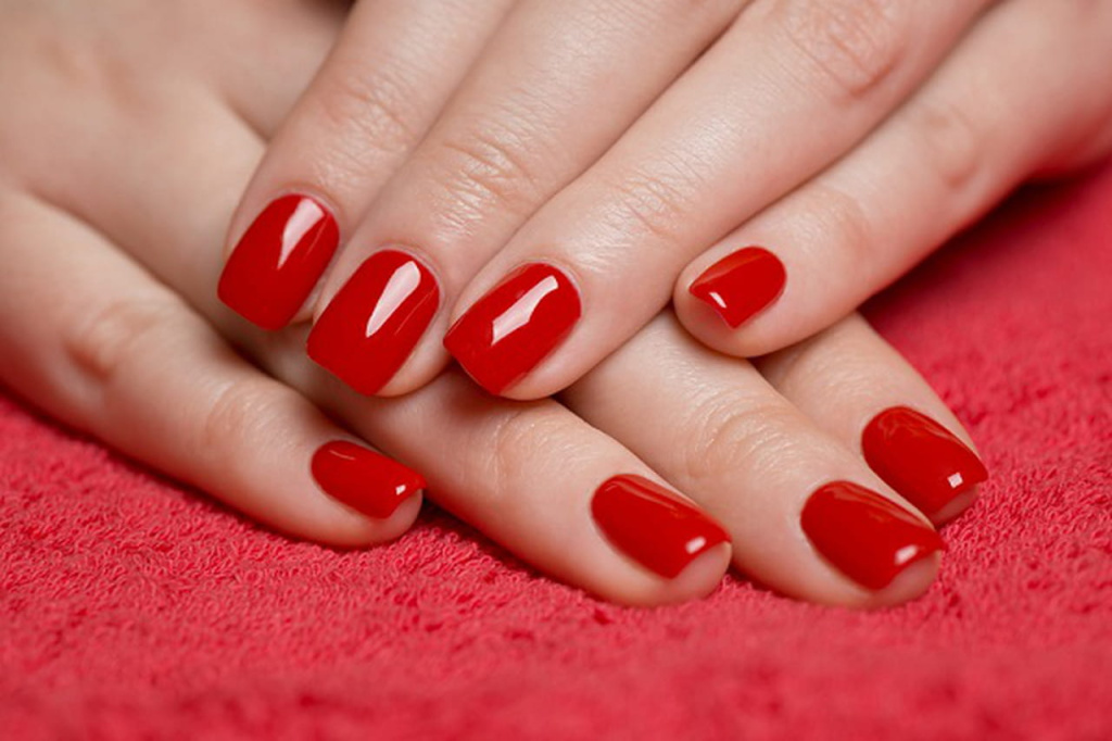Красные ногти - Уместно ли красить красным ногти для офиса