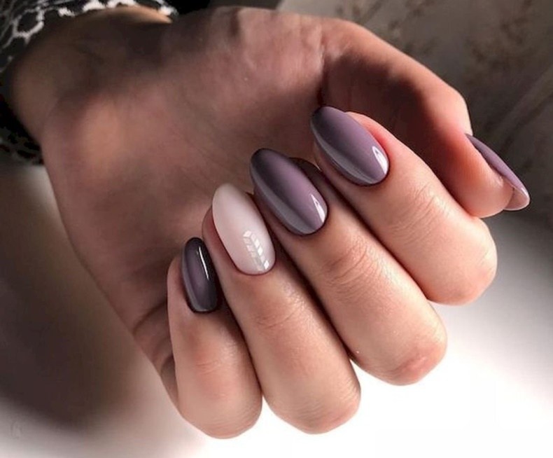 Однотонный маникюр – нейл-дизайн 2022 в один цветовой тон