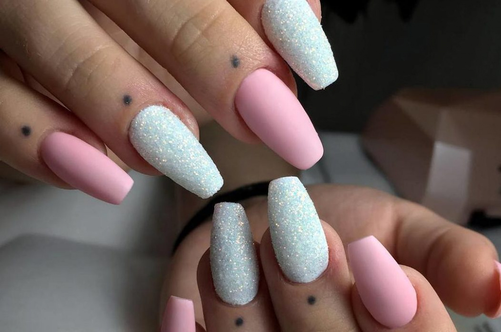 Однотонный маникюр – нейл-дизайн 2022 в один цветовой тон