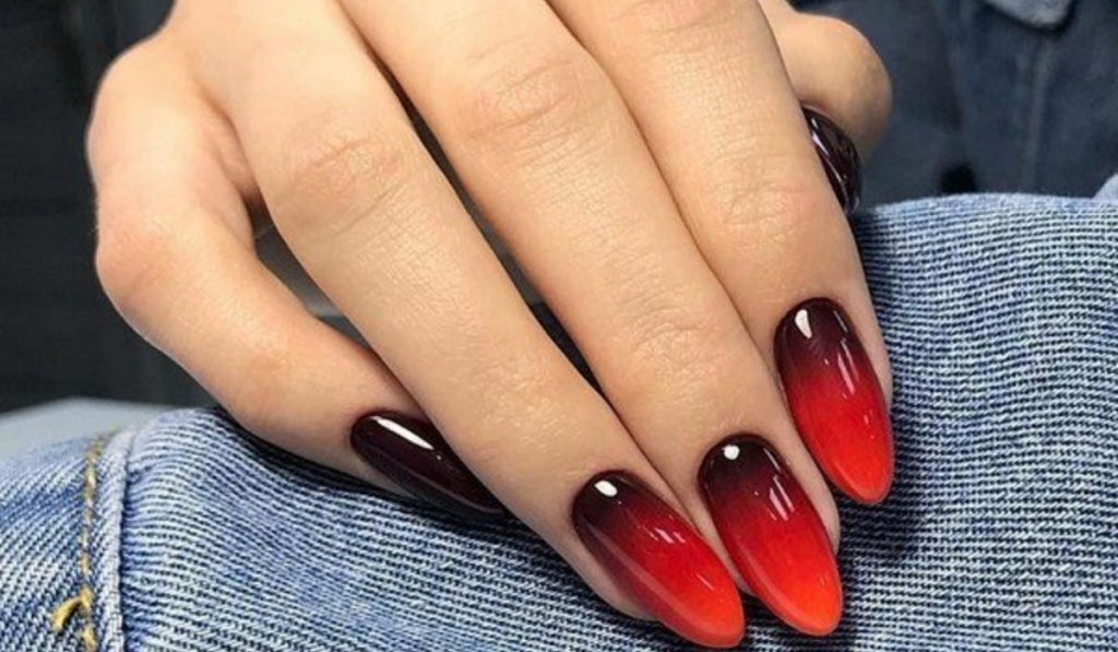 Новинки маникюра 2022-2023: дизайн ногтей с красным гель-лаком