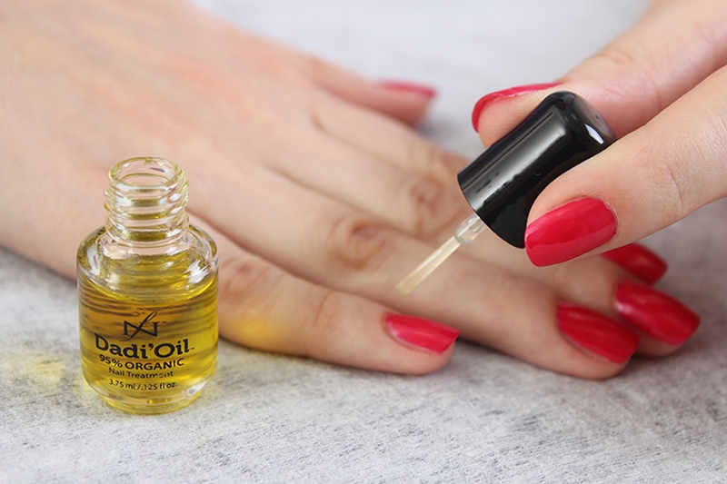 самый актуальный на сегодняшний день маникюр - Европейский маникюр, второе название — необрезной