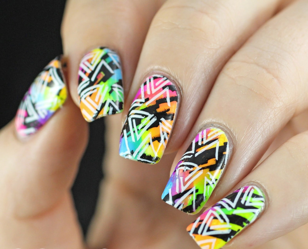 Fashionable patterns on nails 2022