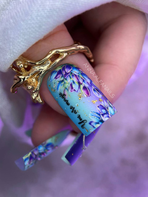 Слайдер-дизайн SPARKLE Тюльпаны френч золото из каталога Слайдеры SPARKLE, в интернет-магазине BPW.style