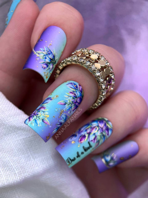 Слайдер-дизайн SPARKLE Тюльпаны френч золото из каталога Слайдеры SPARKLE, в интернет-магазине BPW.style